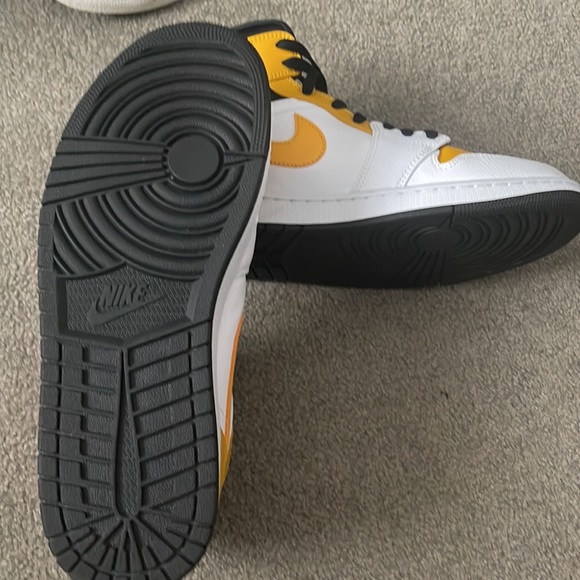 Air Jordan retro 1 high yellow/black size 12 - Picture 2 of 4